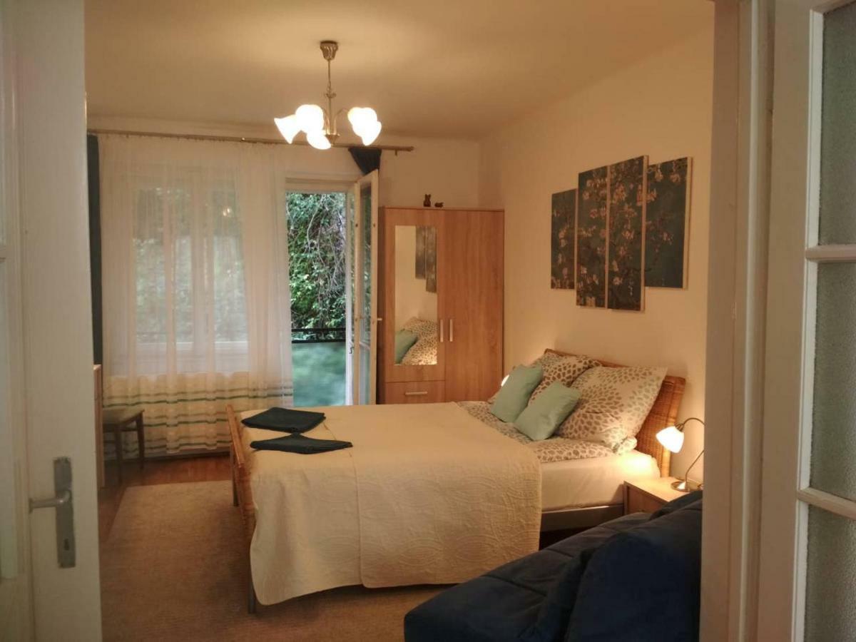 Zsuzsa Apartman Budapeste Exterior foto