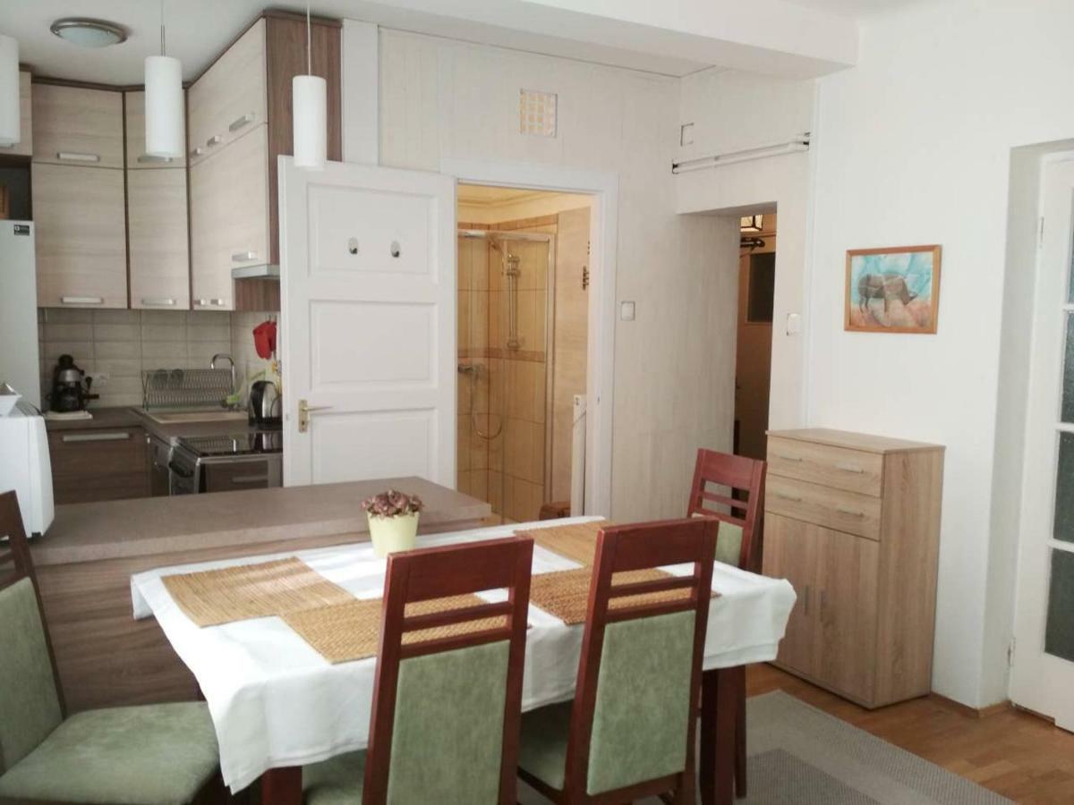 Zsuzsa Apartman Budapeste Exterior foto